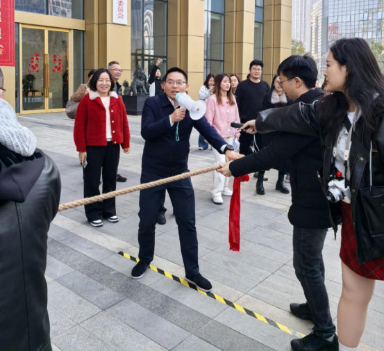 祥蛇贺岁，共赴新程