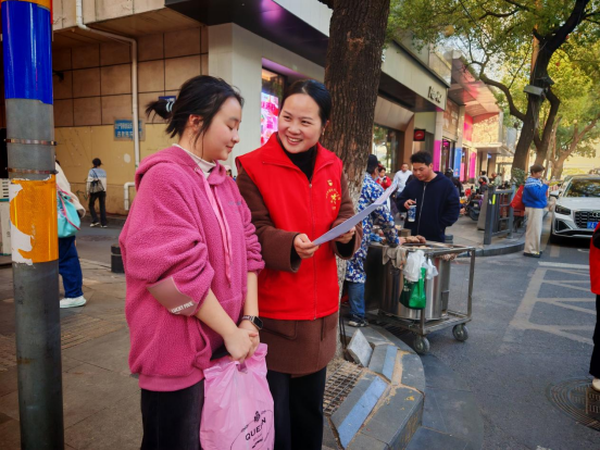 “金兵”出马解民忧   志愿服务显温情 -----江铃财务公司开展志愿服务活动