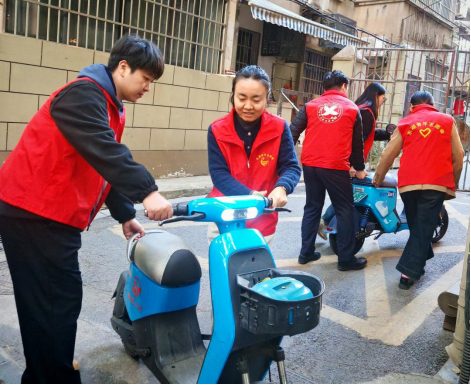 “金兵”出马解民忧   志愿服务显温情 -----江铃财务公司开展志愿服务活动